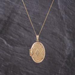 Second Hand 9ct Yellow Gold 0.01ct Brilliant Cut Diamond Engraved Oval Locket Pendant & 18 Inch Curb Chain 41143255