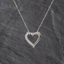 Second Hand 9ct White Gold Cubic Zirconia Set Open Heart Pendant & 18 Inch Curb Chain 41143345