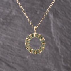 Second Hand 9ct Yellow Gold Green Tourmaline Open Circle Pendant & 20 Inch Belcher Chain 41143377