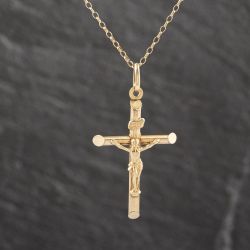 Second Hand 9ct Yellow Gold Cruxifix Cross Pendant & 22 Inch Belcher Chain 41143561
