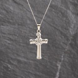 Second Hand 18ct White Gold Cubic Zirconia Set Cross Pendant & 18 Inch Curb Chain 41143620