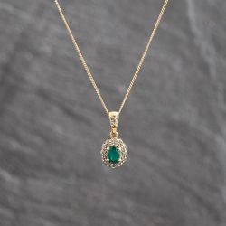 Second Hand 9ct Yellow Gold Emerald & Diamond Oval Gemstone Pendant & 18 Inch Curb Chain 41143688