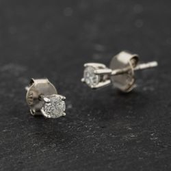 Second Hand 18ct White Gold 0.25ct Brilliant Cut Diamond Single Stone 3.5mm Stud Earrings 41174401