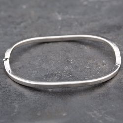 Second Hand 9ct White Gold Wave Hinged Bangle 41211204