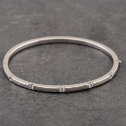 Second Hand 9ct White Gold Cubic Zirconia Standard Hinged Bangle 41211225