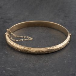 Second Hand 9ct Yellow Gold Engraved Diamond Cut Standard Hinged Bangle 41211286