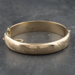 Second Hand Vintage 9ct Yellow Gold Wide Hand Engraved Standard Hinged Bangle 41211321