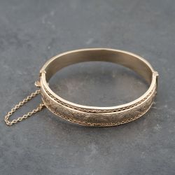 Second Hand 9ct Yellow Gold Openwork Zig-Zag Beaded Border Foliate Engraved Bangle 41211386