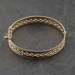 Second Hand 9ct Yellow Gold Celtic Pattern Hinged Bangle 41211416