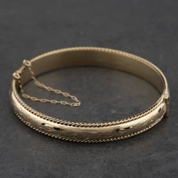 Second Hand Vintage 9ct Yellow Gold Hand Engraved Beaded Edge Small Hinged Bangle 41211429