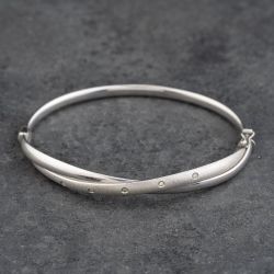 Second Hand 9ct White Gold Diamond Brushed & Polished Crossover Small Hinged Bangle 41211430