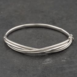 Second Hand 9ct White Gold Half Twist Hinged Bangle 41211444
