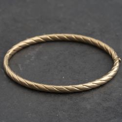 Second Hand 9ct Yellow Gold Engraved Hinged Bangle 41211480