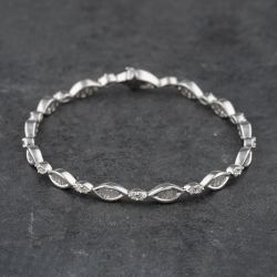 Second Hand 18ct White Gold 1.53ct Diamond Baguette & Brilliant Cut 7 Inch Tennis Bracelet 41281437