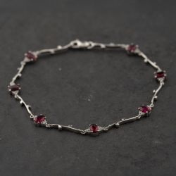 Second Hand 9ct White Gold Synthetic Ruby & Cubic Zirconia Bar 7.25 Inch Bracelet 41281781