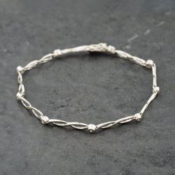 Second Hand 9ct White Gold 0.10ct Diamond Set Figure Of Eight 7 Inch Bracelet 41281808