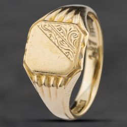 Second Hand 9ct Yellow Gold Part Engraved Signet Ring 41341432