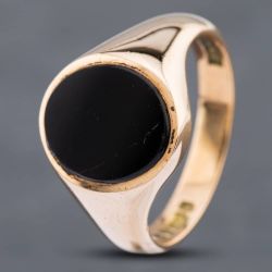 Second Hand 9ct Yellow Gold Onyx Oval Signet Ring 41341560