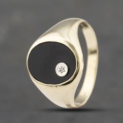 Second Hand 9ct Yellow Gold Onyx & Diamond Oval Signet Ring 41342092
