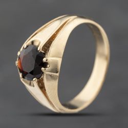 Second Hand 9ct Yellow Gold Garnet Signet Ring 41342095
