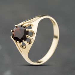 Second Hand 9ct Yellow Gold Garnet Oval Signet Ring 41342345
