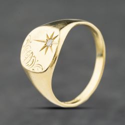 Second Hand 18ct Yellow Gold 0.04ct Diamond Part Engraved Cushion Signet Ring 41342376
