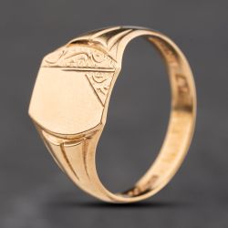 Second Hand 9ct Yellow Gold Part Engraved Signet Ring 41342406