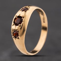 Second Hand 9ct Yellow Gold Garnet Three Stone Signet Ring 41342410