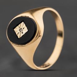 Second Hand 9ct Yellow Gold Onyx & Diamond Signet Ring 41342418