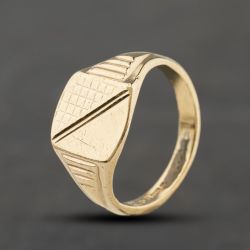 Second Hand 9ct Yellow Gold Cushion Shape Signet Ring 41342487