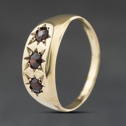 Second Hand 9ct Yellow Gold Garnet Three Stone Ring 41342514