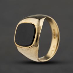 Second Hand 9ct Yellow Gold Onyx Cushion Signet Ring 41342555
