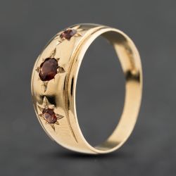 Second Hand 9ct Yellow Gold Garnet Band Three Stone Ring 41342621