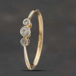 Second Hand Vintage Yellow Gold 0.20ct Diamond Rubover Set Three Stone Ring 41383339
