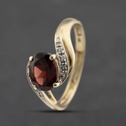 Second Hand 9ct Yellow Gold Garnet & Diamond Dress Ring 41383473