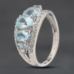 Second Hand 9ct White Gold Blue Topaz & 0.11ct Diamond Dress Ring 41383918