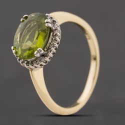 Second Hand 9ct Yellow Gold 2.00ct Peridot & Diamond Oval Cluster Ring 41384320