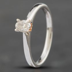 Second Hand 18ct Two Colour Gold 0.25ct Oval Cut Diamond Oval Solitaire Ring 41481218