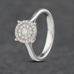 Second Hand 18ct White Gold Brilliant Cut Diamond Round Cluster Ring 41481627