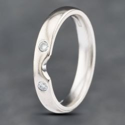 Second Hand 18ct White Gold Brilliant Cut Diamond 4mm Shaped Wedding Ring 41481802