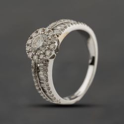 Second Hand 18ct White Gold 1.17ct Diamond With Baguette & Brilliant Cut Diamond Shoulders Cluster Ring 41482547