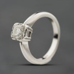 Second Hand 18ct White Gold 0.40ct Brilliant Cut Diamond Solitaire Ring 41482640