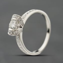 Second Hand Platinum 0.80ct Brilliant Cut Diamond Shoulder Set Solitaire Ring 41482642