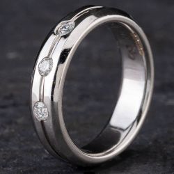 Second Hand 14ct White Gold 0.15ct Brilliant Cut Diamond Two Row 5.0mm Wedding Ring 4312115