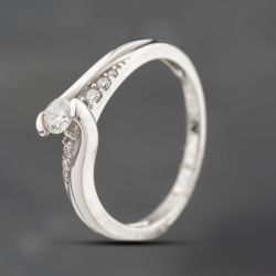 Second Hand 9ct White Gold 0.25ct Brilliant Cut Diamond Twist Shoulder Set Solitaire Ring 43121303