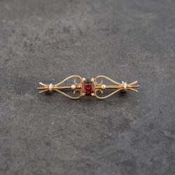 Second Hand 9ct Yellow Gold Garnet Bar Brooch 43131000