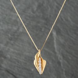 Second Hand 9ct Yellow Gold 0.50ct Brilliant Cut Diamond Graduated Pendant & 16 Inch Snake Chain 43141138