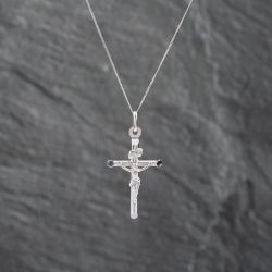 Second Hand White Gold Crucifix Cross Pendant & 18 Inch Curb Chain 43141263