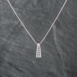 Second Hand 9ct White Gold 0.20ct Brilliant Cut Diamond Pendant & 16 Inch Curb Chain 43141279