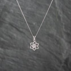 Second Hand 18ct White Gold 0.24ct Brilliant Cut Diamond Flower Pendant & 18 Inch Curb Chain 43141299